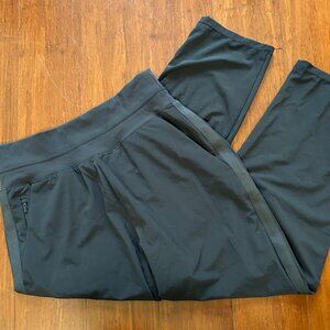Athleta Brooklyn Ankle Pant - Black, size 6 (runs small)